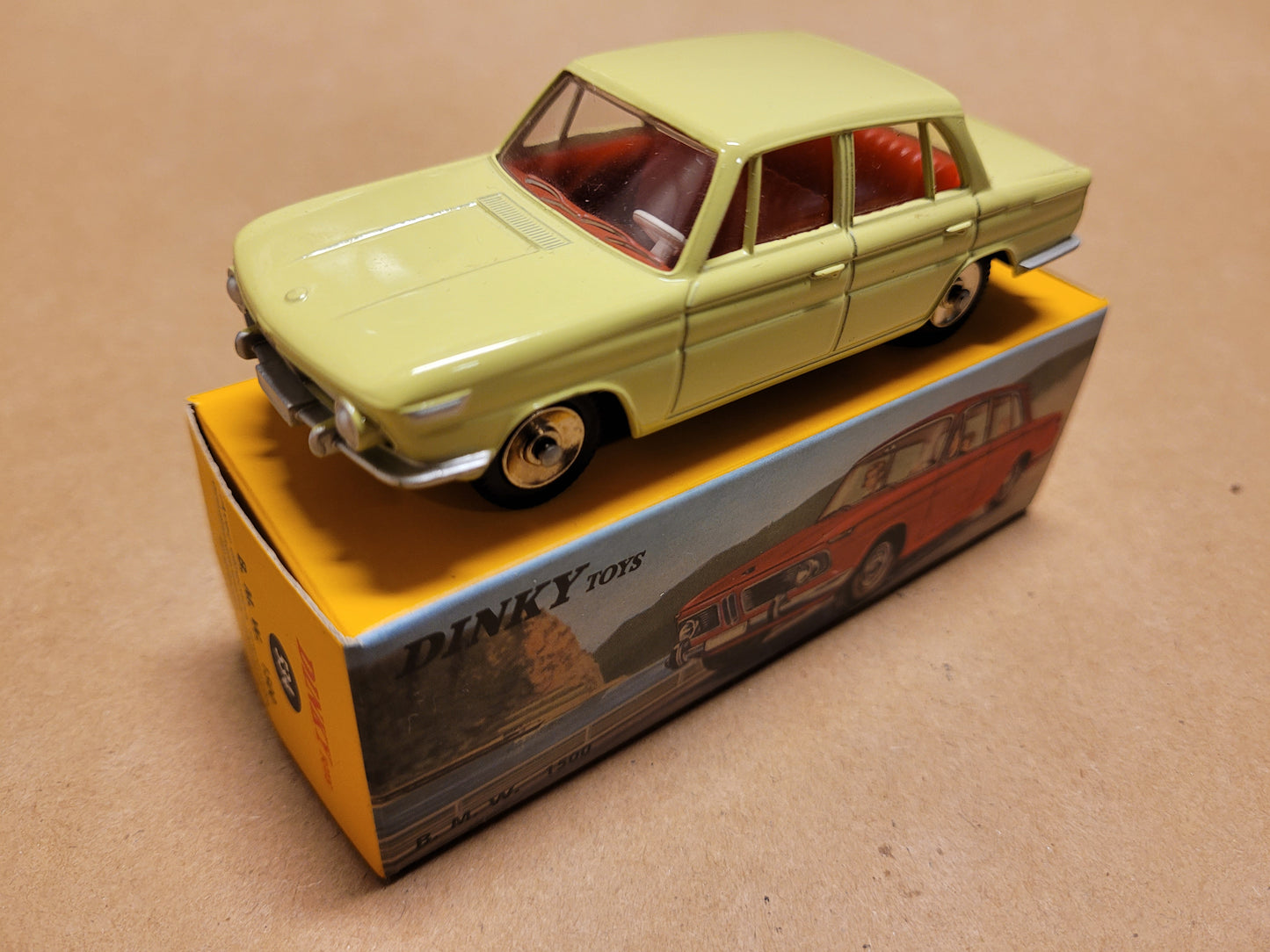 Dinky Toys BMW 1500
