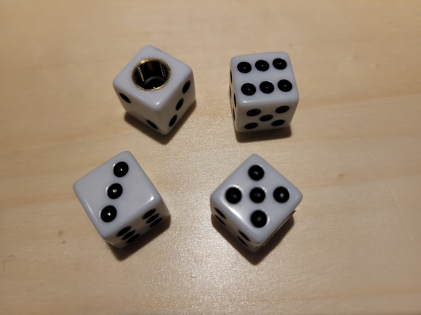 Ventilhatt Dice, vit