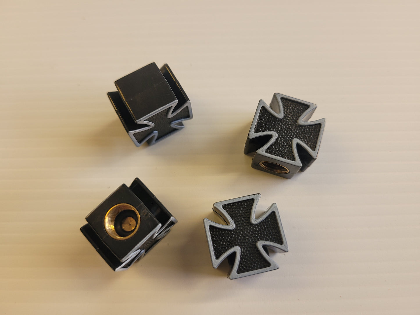 Ventilhatt Malteserkors